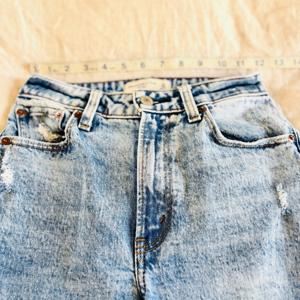 Abercrombie & Fitch Women's High Rise Light Blue Jeans - Picture 7 of 9